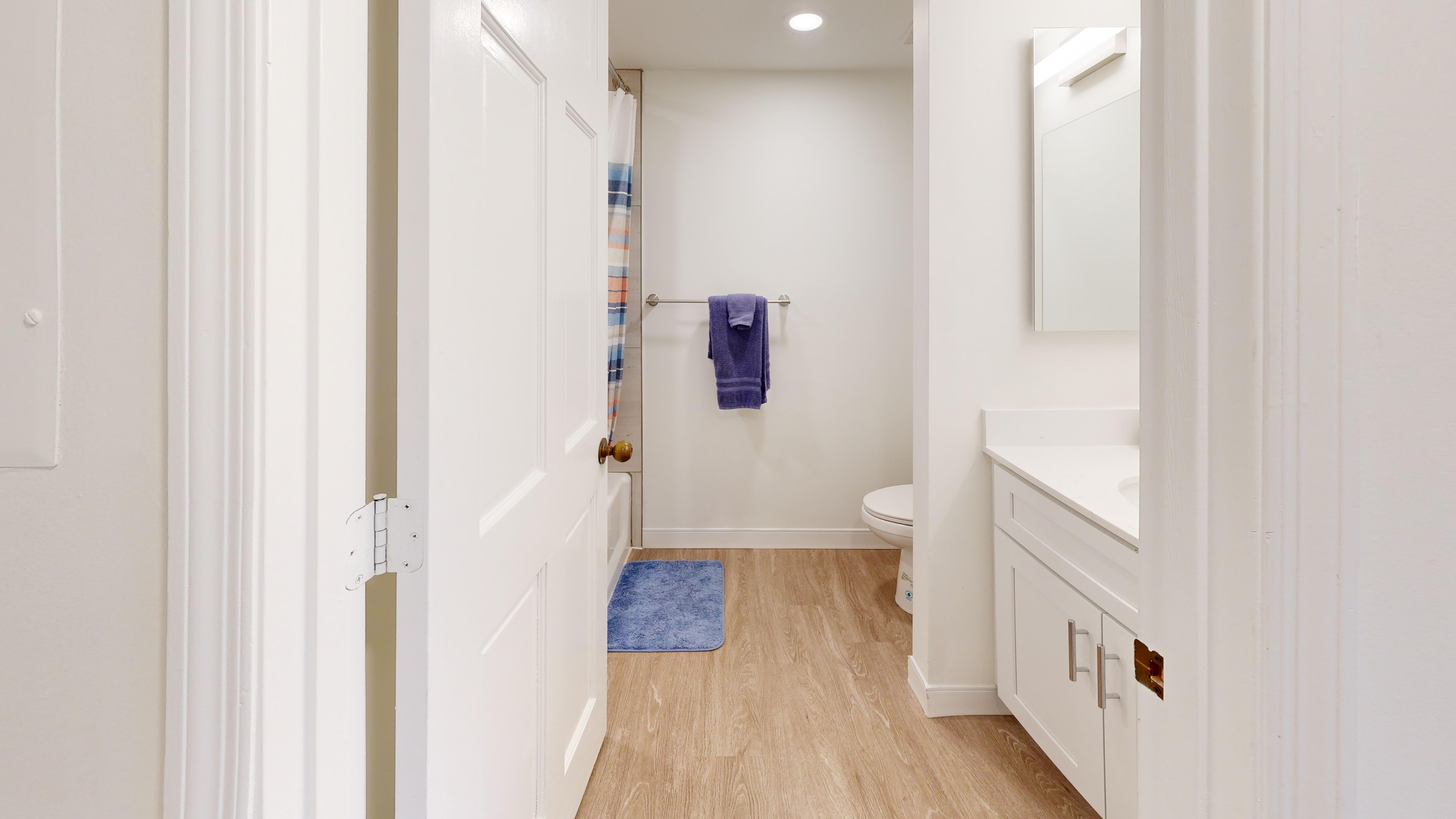 Senior-Living-Belleair-Towers-Two-Bedroom-Caladesi-1300-sqft-Bathroom